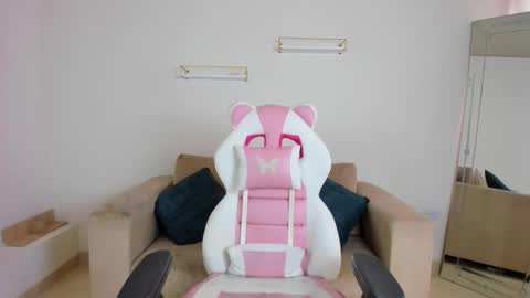    online show from February 6, 12:19 pm