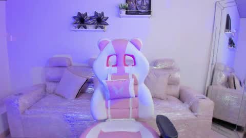    online show from April 18, 12:31 pm