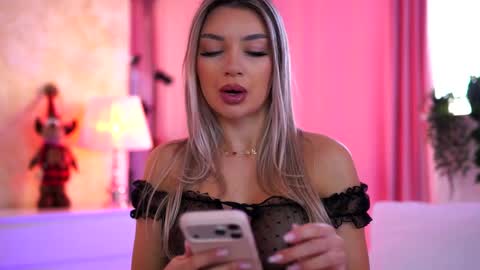 Arielle online show from December 19, 9:27 am