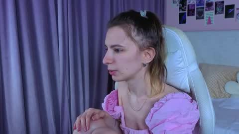 _ash_leyy_ online show from May 7, 1:33 am