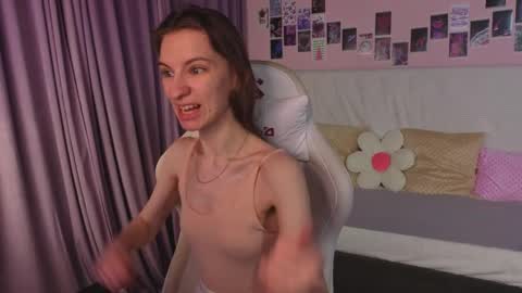 _ash_leyy_ online show from May 13, 1:25 am