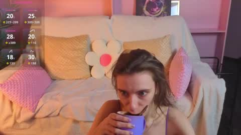 _ash_leyy_ online show from May 15, 1:23 am