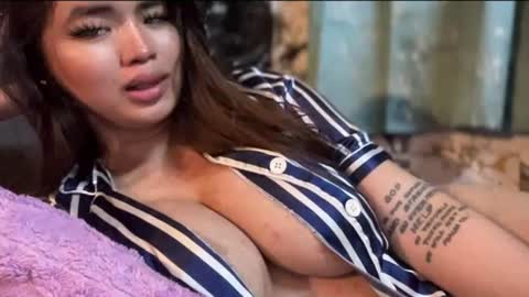 Snapshot of _asianwifematerial chatting on August 4, 1:14 pm daisy online show from August 4, 1:14 pm