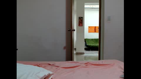 Snapshot of _atenea_golden chatting on February 4, 2:01 pm atenea online show from February 4, 2:01 pm