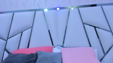 Snapshot of _aurora18 chatting on February 7, 3:12 am Aura online show from February 7, 3:12 am