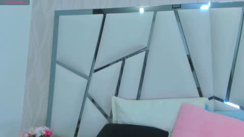 Snapshot of _aurora18 chatting on February 9, 3:11 am Aura online show from February 9, 3:11 am