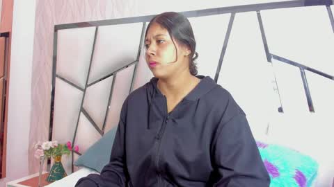 Aura online show from April 27, 3:04 am
