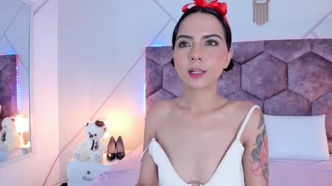 _aurora_collins_ online show from December 22, 12:46 pm
