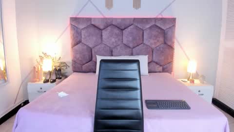 _aurora_collins_ online show from February 19, 1:40 pm