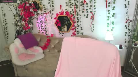 Bella online show from April 4, 8:28 pm