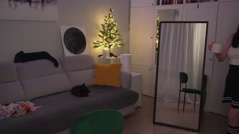 Lili online show from December 8, 9:08 pm