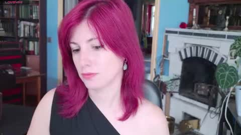 Snapshot of _blackpearl chatting on July 10, 12:19 pm Laura online show from July 10, 12:19 pm