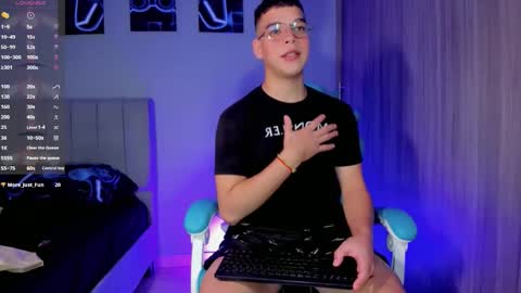 Snapshot of _blake_boy chatting on October 10, 5:06 am _blake_boy online show from October 10, 5:06 am