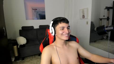 Snapshot of _blakee chatting on December 20, 5:57 am B L A K E online show from December 20, 5:57 am