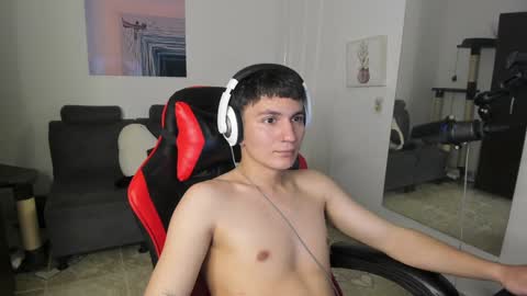 Snapshot of _blakee chatting on December 24, 10:06 pm B L A K E online show from December 24, 10:06 pm