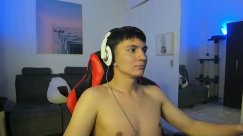 Snapshot of _blakee chatting on January 20, 3:37 am B L A K E online show from January 20, 3:37 am