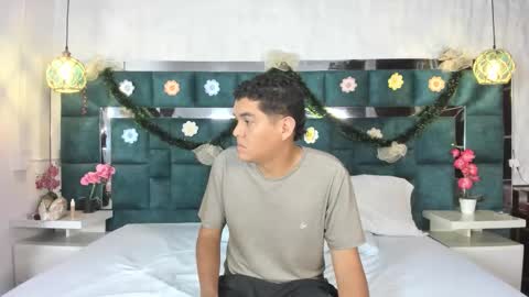 _bonnyandclyde online show from December 16, 11:37 am