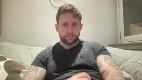 Snapshot of _british_hung_ chatting on February 6, 11:43 am UK BigThick Cock online show from February 6, 11:43 am