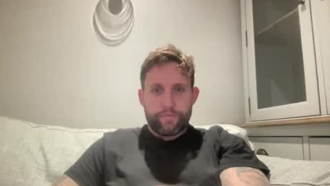 Snapshot of _british_hung_ chatting on October 21, 4:41 pm UK BigThick Cock online show from October 21, 4:41 pm