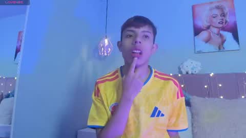 Snapshot of _camilo_ortiz chatting on June 23, 3:32 pm camilo online show from June 23, 3:32 pm