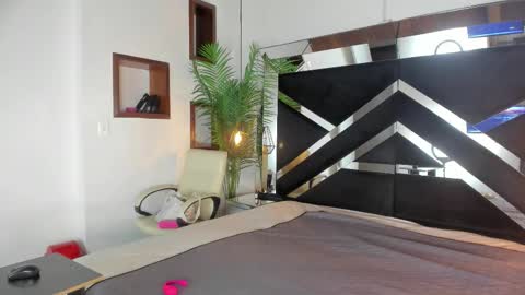 Candy online show from January 7, 6:43 pm