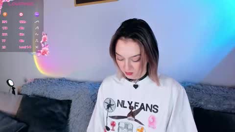 Snapshot of _ccrystaa_ chatting on October 9, 6:55 am Christina Chris online show from October 9, 6:55 am