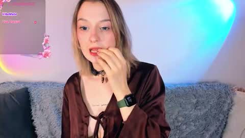 Snapshot of _ccrystaa_ chatting on October 11, 6:45 am Christina Chris online show from October 11, 6:45 am