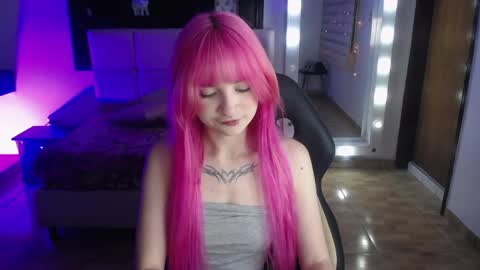 _charlotte_collins_ online show from April 7, 3:01 pm