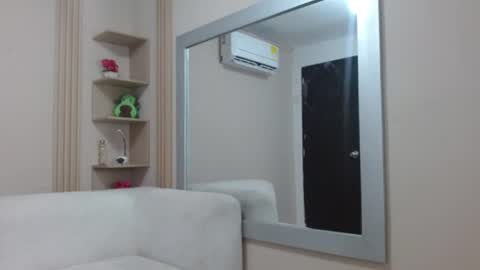 _cloe___21 online show from June 18, 12:20 pm