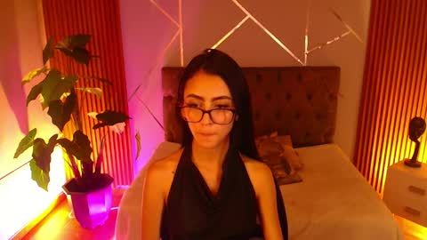 Snapshot of _coraliinee_ chatting on April 1, 5:30 am Coraline online show from April 1, 5:30 am