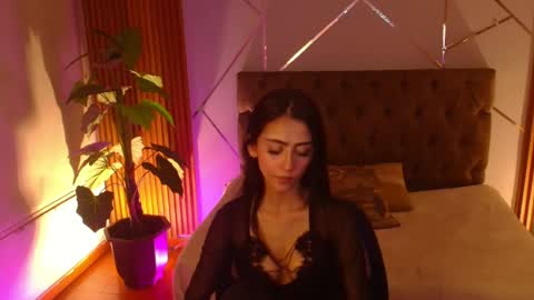 Snapshot of _coraliinee_ chatting on April 2, 5:05 am Coraline online show from April 2, 5:05 am