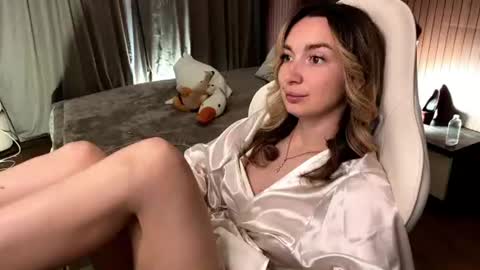 _crystal_moon_1 online show from June 10, 6:51 pm