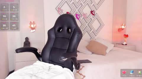 Snapshot of _curly_girl_ chatting on February 12, 7:56 pm online show from February 12, 7:56 pm