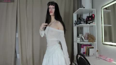 Emilia online show from December 4, 11:30 am
