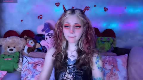 Snapshot of _devilbaby chatting on May 5, 7:33 pm Kate online show from May 5, 7:33 pm