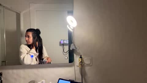 Snapshot of _elena_barra chatting on April 24, 6:49 am elena barra online show from April 24, 6:49 am
