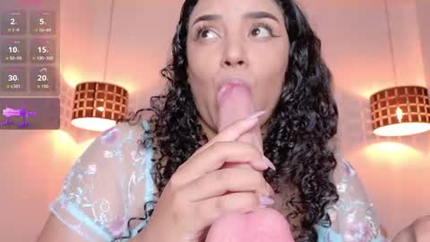 _emily_perez online show from May 31, 8:10 pm