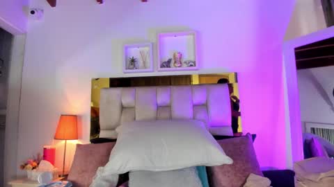 Isabella online show from October 22, 12:05 pm