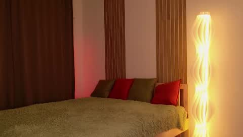 _esmeraldiyaa_ online show from December 3, 6:50 pm