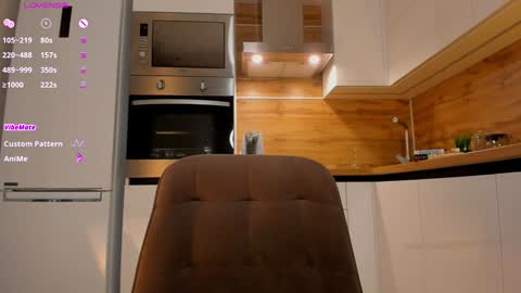 Snapshot of _eva_lee chatting on December 5, 7:49 pm Alice online show from December 5, 7:49 pm