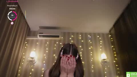 Snapshot of _eva_lee chatting on December 5, 5:20 pm Alice online show from December 5, 5:20 pm