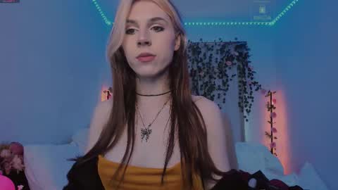 Snapshot of _eva_pleasure_ chatting on October 18, 6:48 am Eva online show from October 18, 6:48 am