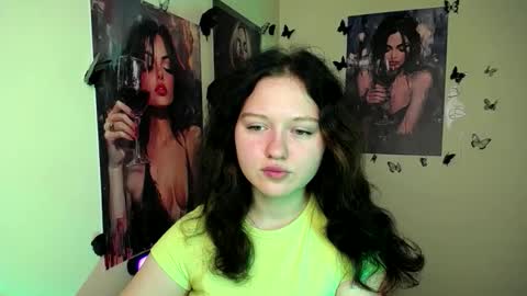 Snapshot of _foxy_lady chatting on September 18, 6:26 am Alice online show from September 18, 6:26 am