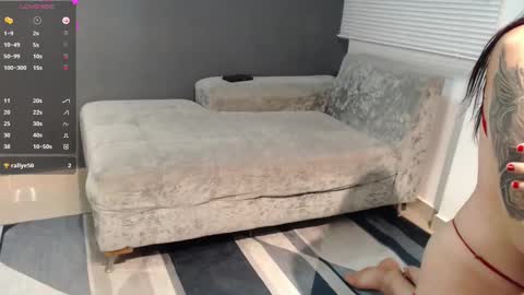 Laura  Juan online show from February 12, 8:07 pm