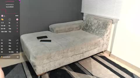 Laura  Juan online show from February 25, 6:20 pm