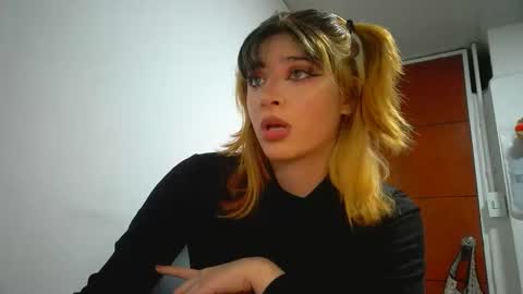 Snapshot of _genesid_dixton chatting on March 4, 11:55 pm Mia-foster online show from March 4, 11:55 pm