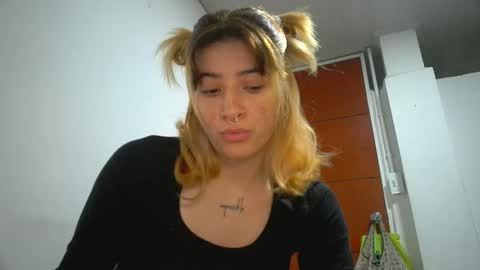 Snapshot of _genesid_dixton chatting on March 18, 11:52 pm Mia-foster online show from March 18, 11:52 pm