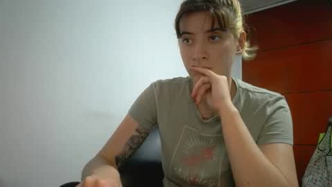 Snapshot of _genesid_dixton chatting on March 21, 1:43 am Mia-foster online show from March 21, 1:43 am