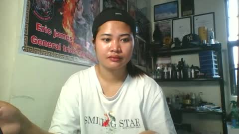 Snapshot of _genevieve22_ chatting on July 1, 2:02 am genny online show from July 1, 2:02 am