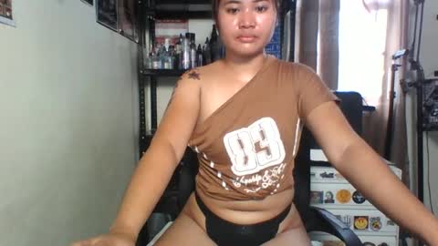 Snapshot of _genevieve22_ chatting on July 3, 2:51 am genny online show from July 3, 2:51 am